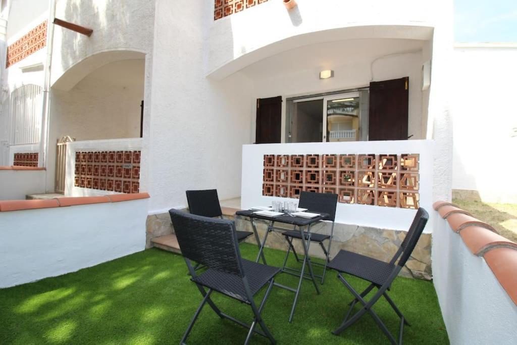 Appartement Situe A 100 M De La Plage Empuriabrava Exterior foto