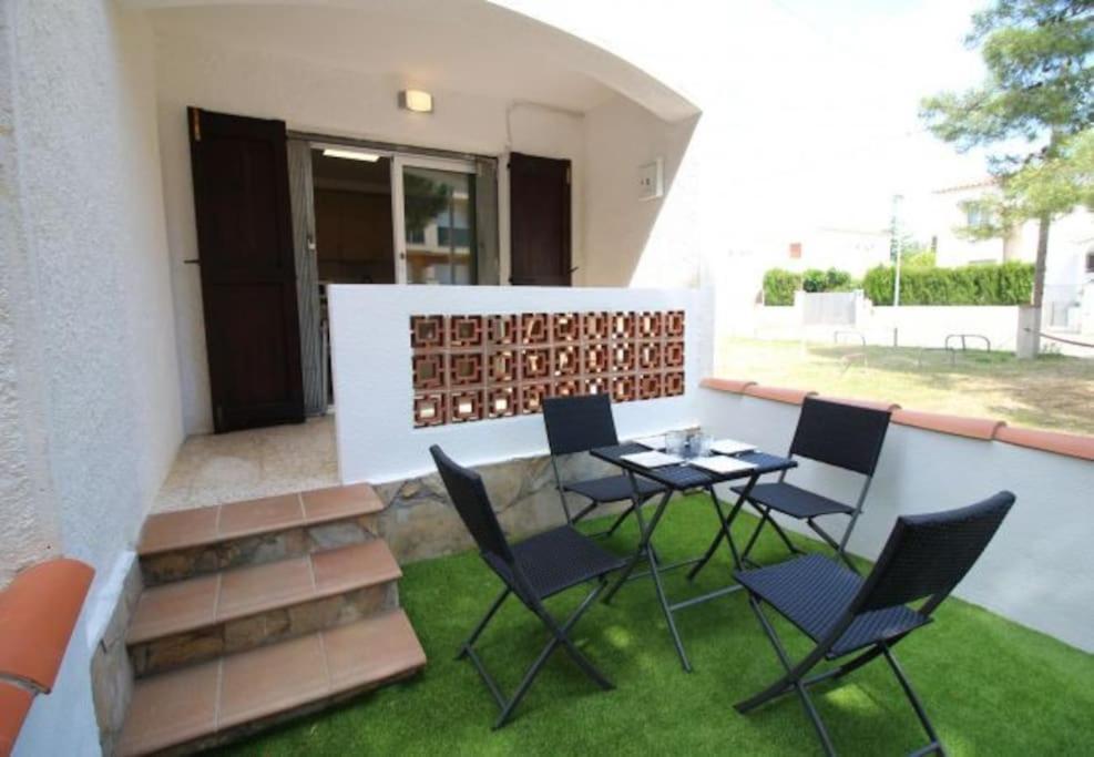 Appartement Situe A 100 M De La Plage Empuriabrava Exterior foto